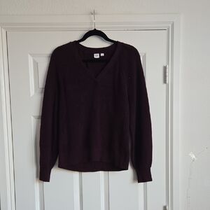 GAP  V-Neck Sweater in Plum